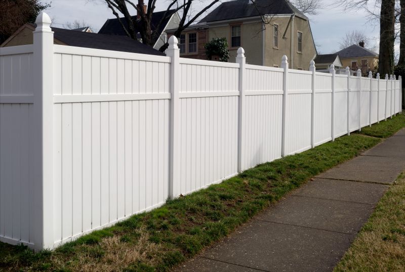 Vinyl Fence with Decorative Cap